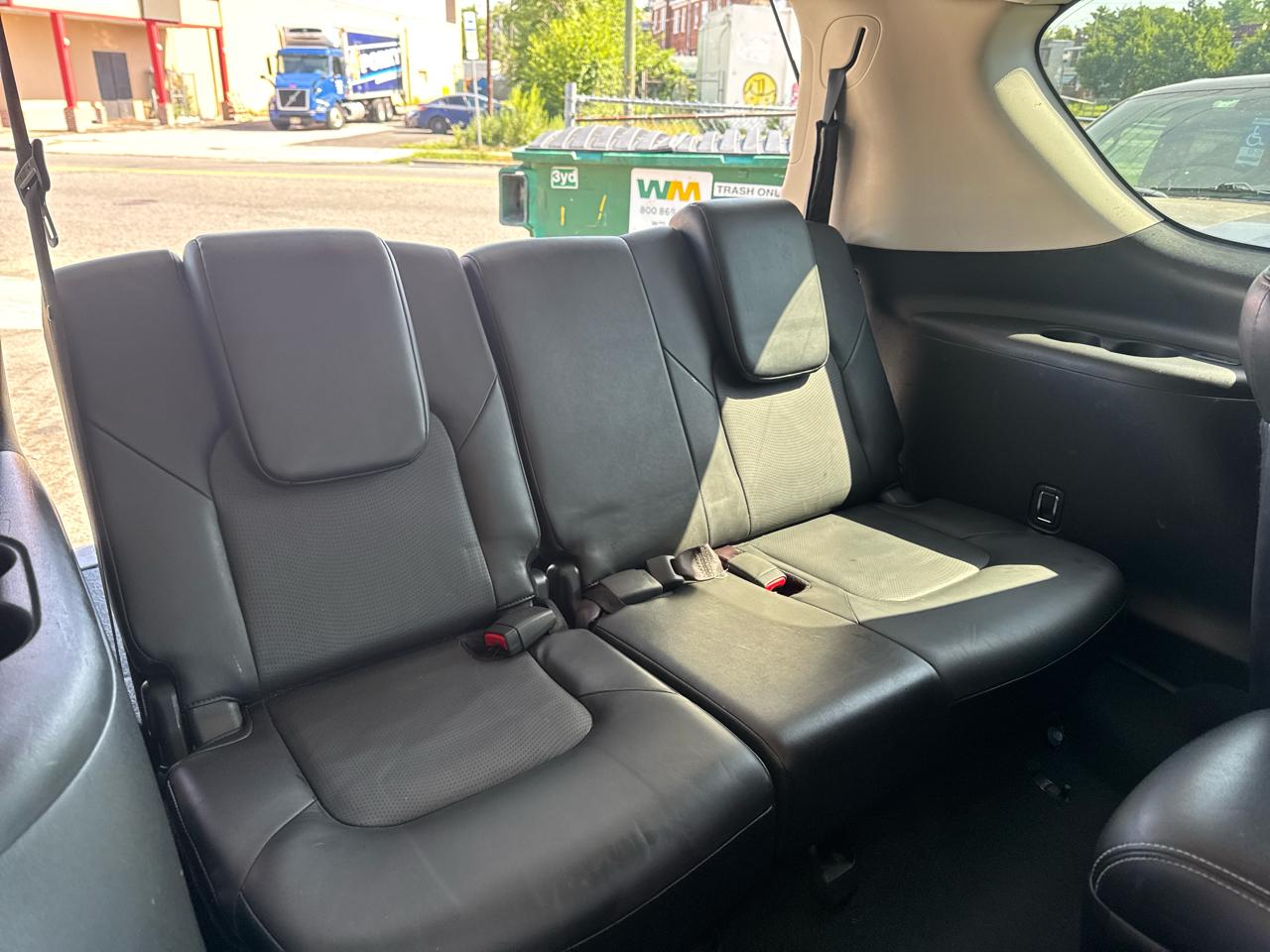 Nissan Armada Platinum AWD 2017