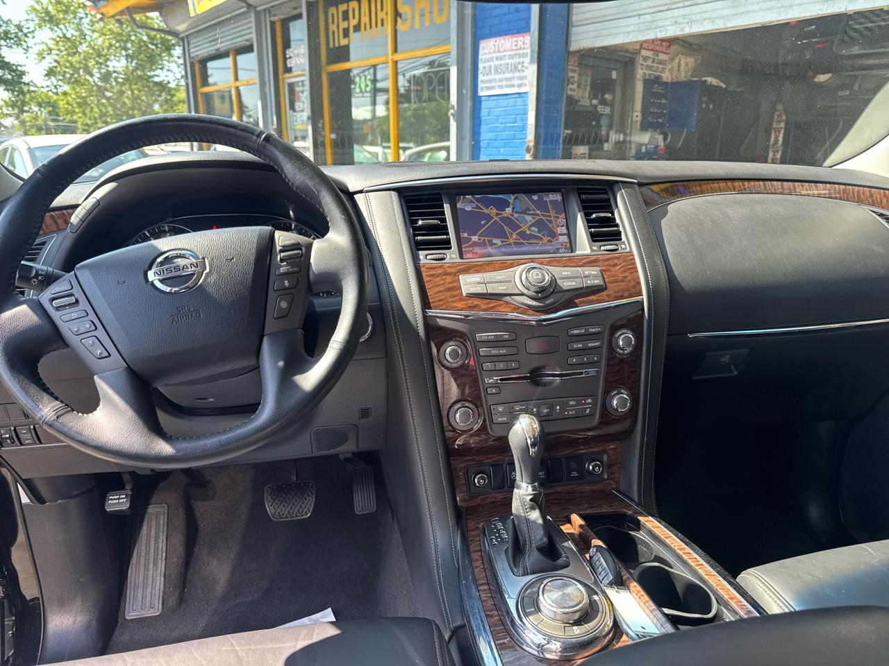 Nissan Armada Platinum AWD 2017