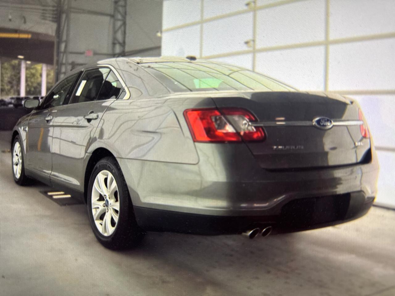 Ford Taurus SEL FWD 2011
