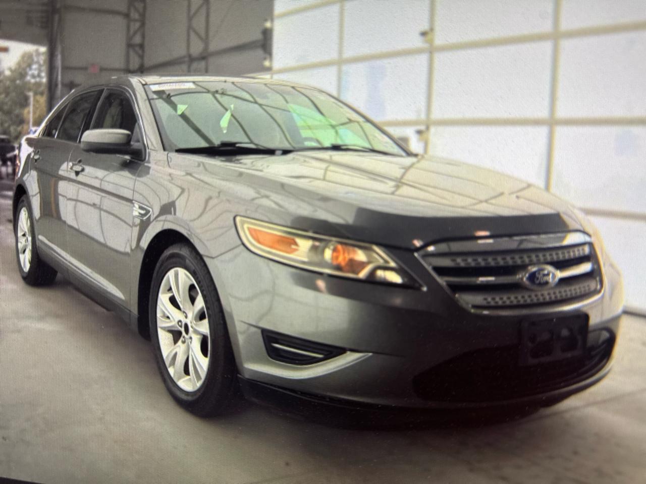 Ford Taurus SEL FWD 2011