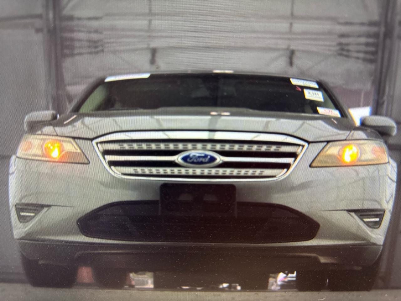 Ford Taurus SEL FWD 2011