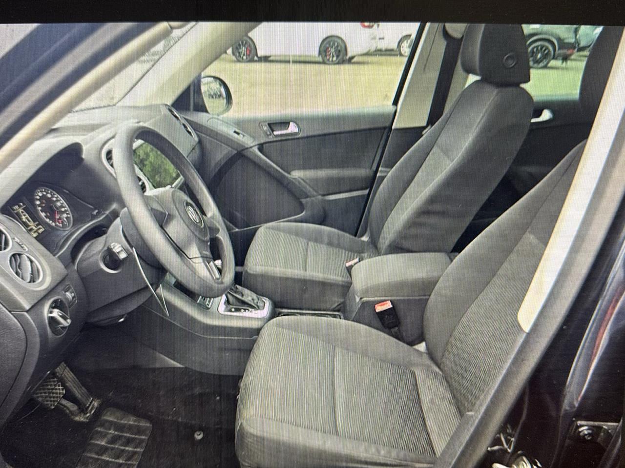 Volkswagen Tiguan S 2012