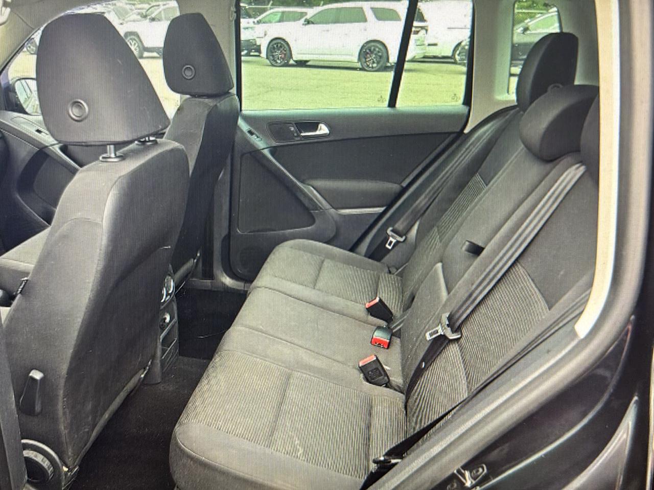 Volkswagen Tiguan S 2012