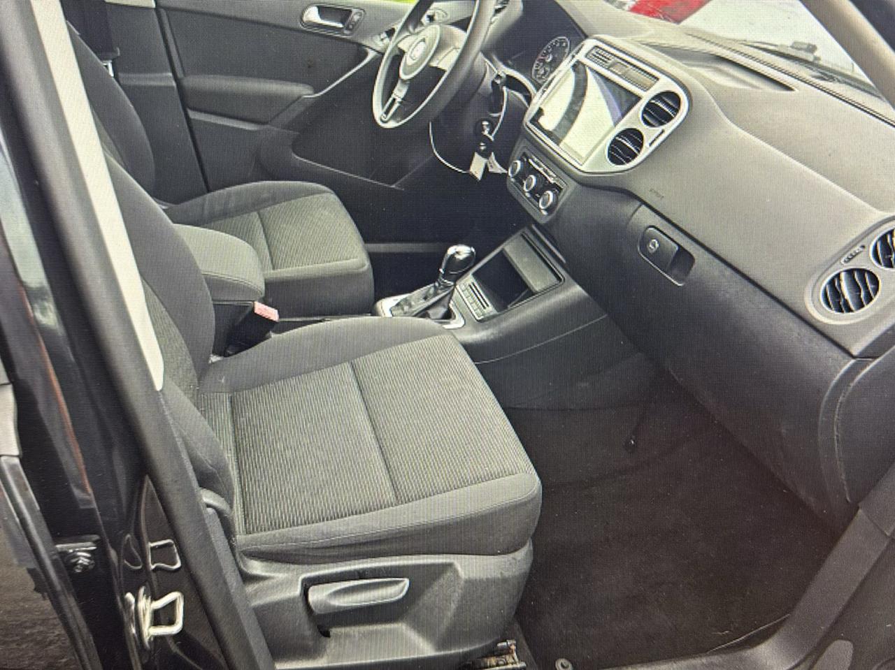 Volkswagen Tiguan S 2012