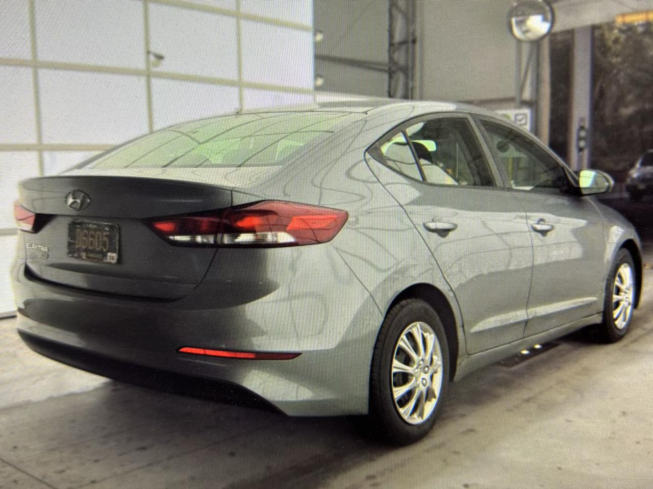 Hyundai Elantra SE 6AT 2018