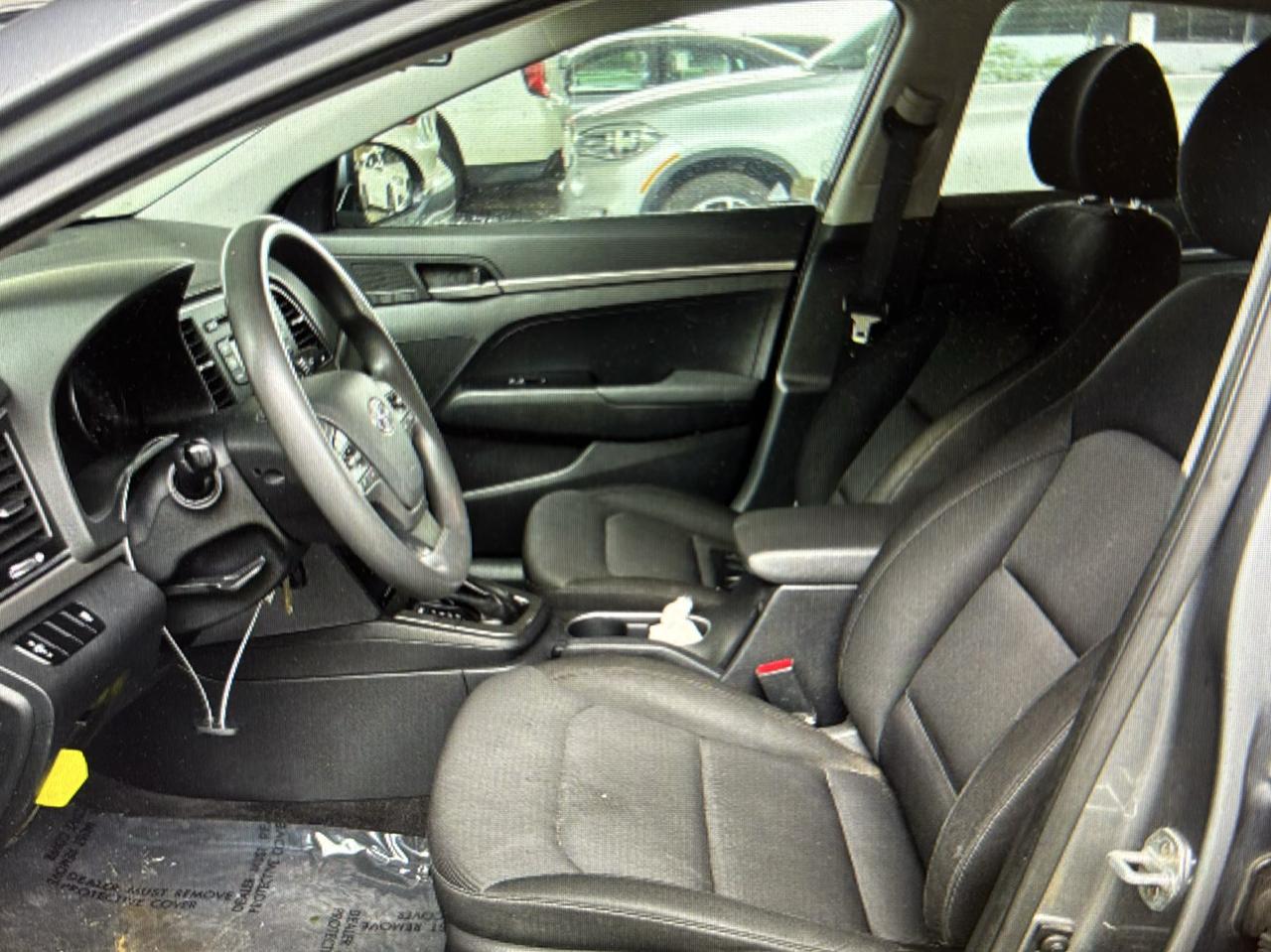 Hyundai Elantra SE 6AT 2018