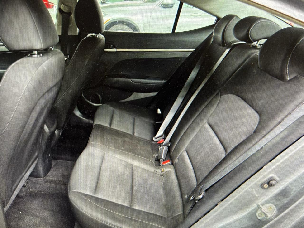 Hyundai Elantra SE 6AT 2018