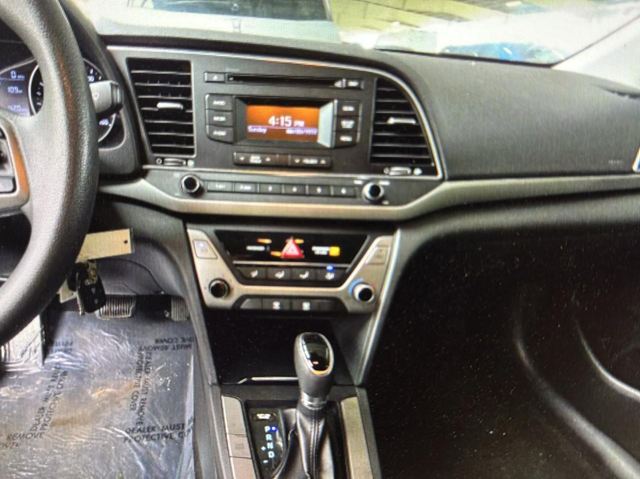 Hyundai Elantra SE 6AT 2018