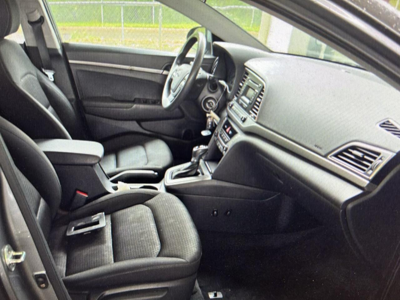 Hyundai Elantra SE 6AT 2018