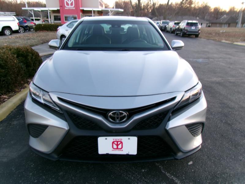 Toyota Camry SE 2020