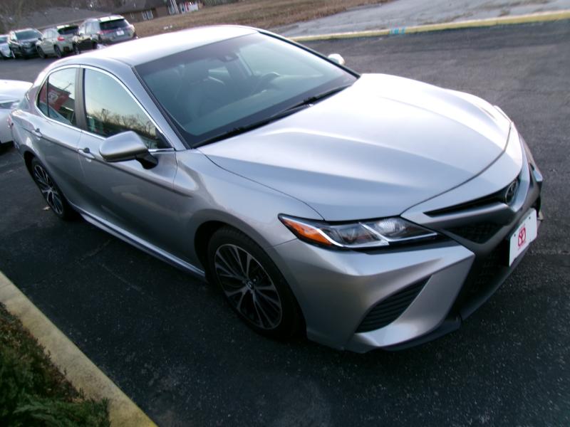 Toyota Camry SE 2020