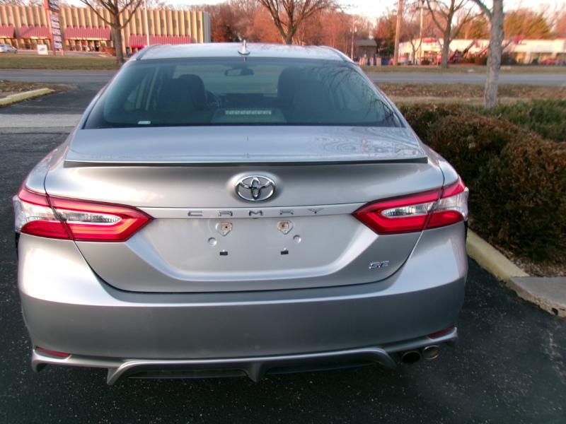 Toyota Camry SE 2020