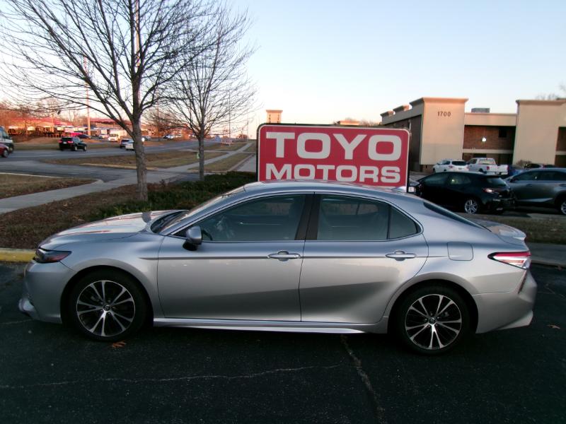 Toyota Camry SE 2020