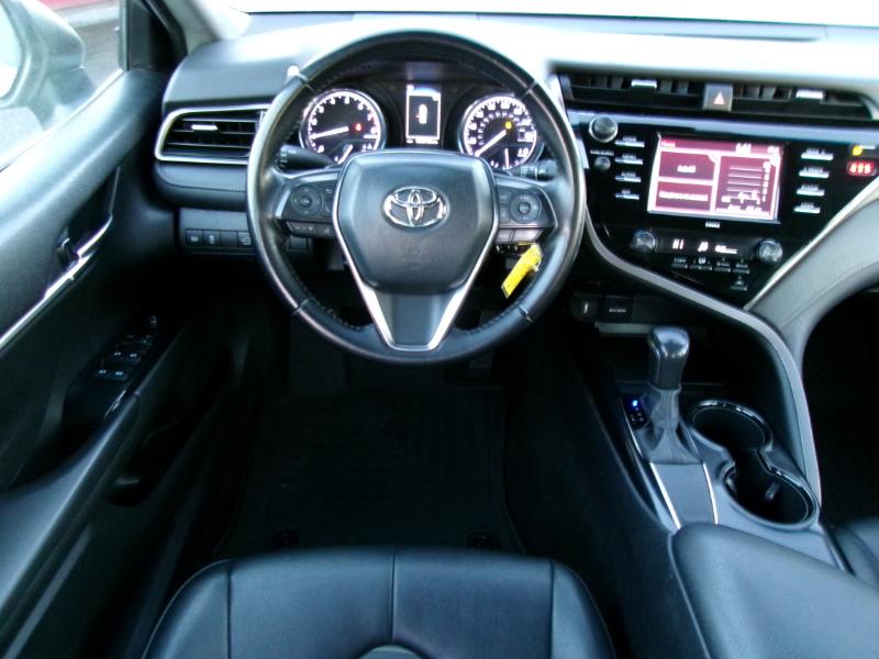 Toyota Camry SE 2020