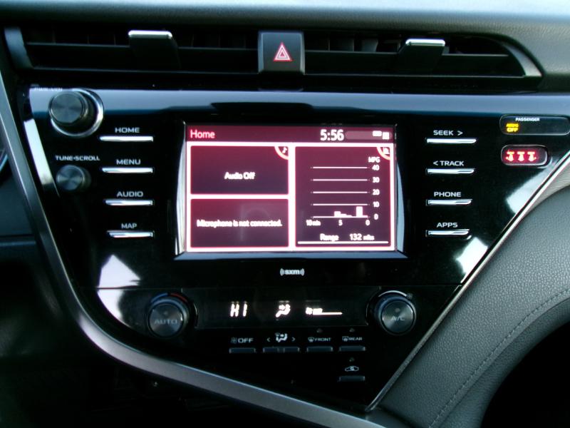 Toyota Camry SE 2020