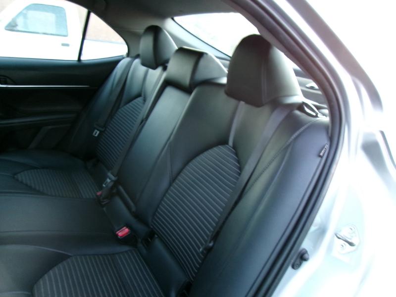 Toyota Camry SE 2020