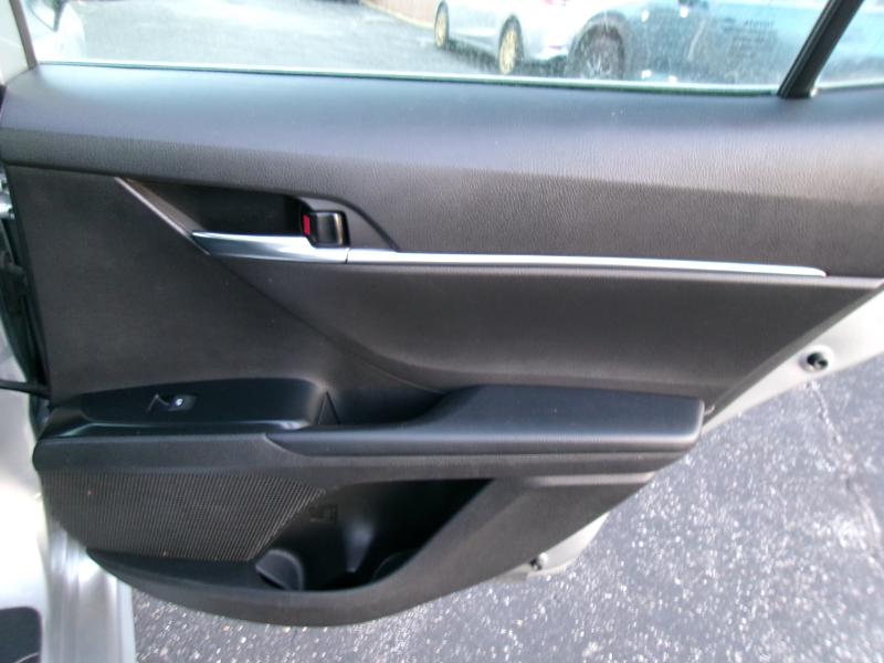 Toyota Camry SE 2020