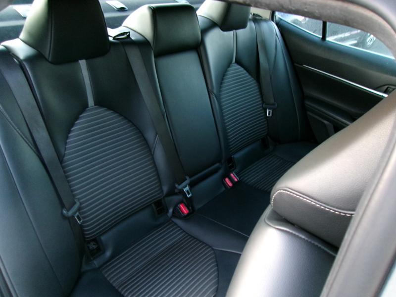 Toyota Camry SE 2020