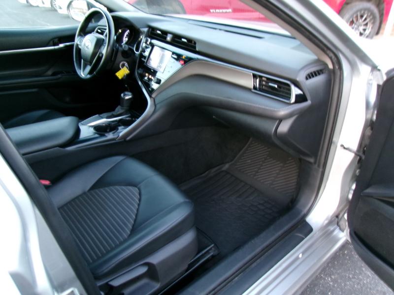 Toyota Camry SE 2020