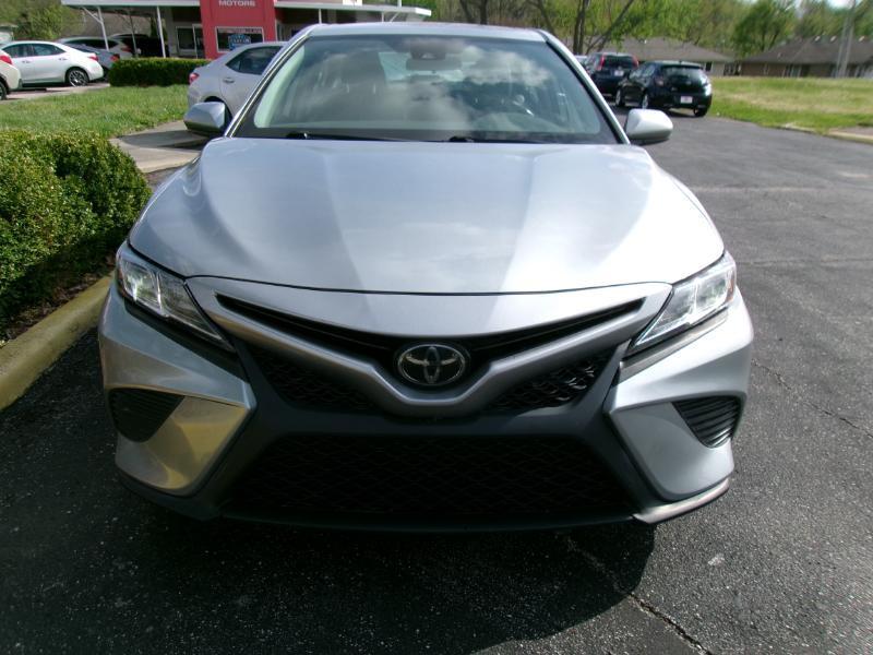 Toyota Camry SE 2020