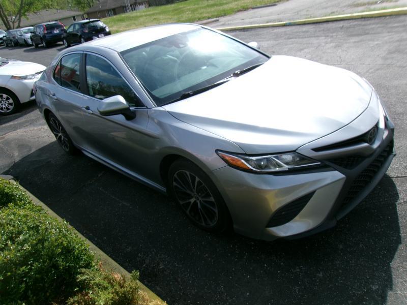 Toyota Camry SE 2020