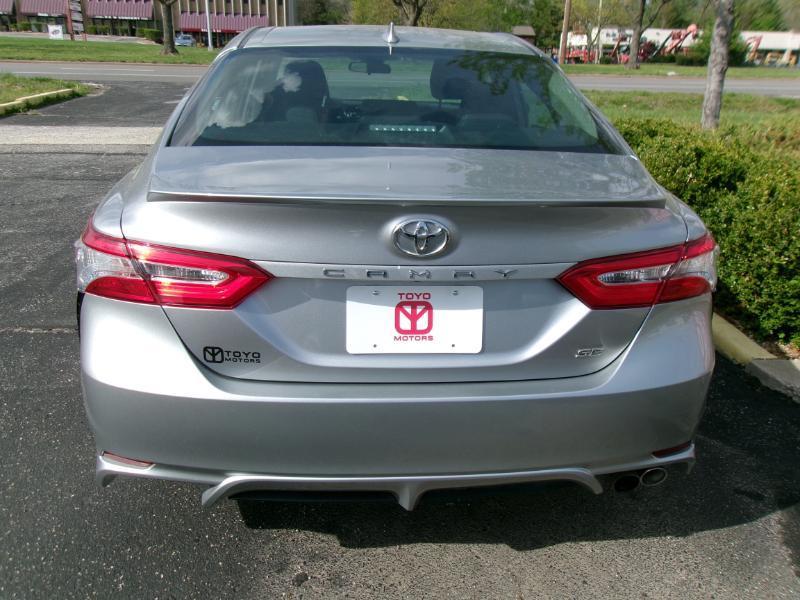 Toyota Camry SE 2020