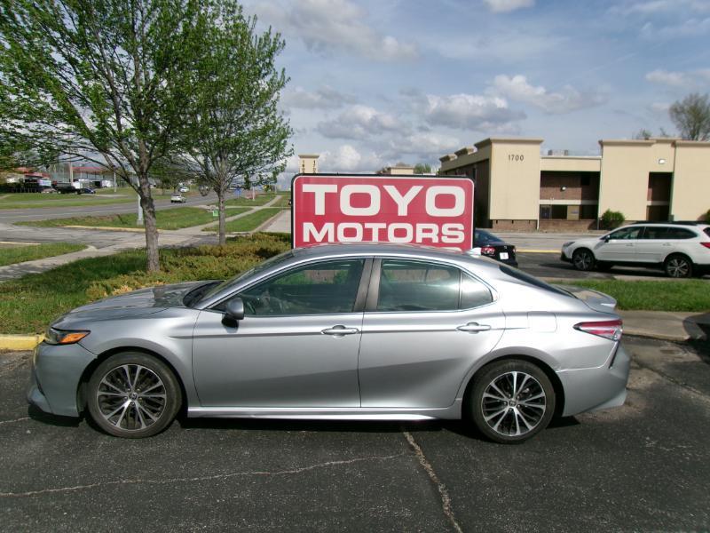 Toyota Camry SE 2020