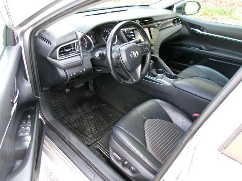 Toyota Camry SE 2020