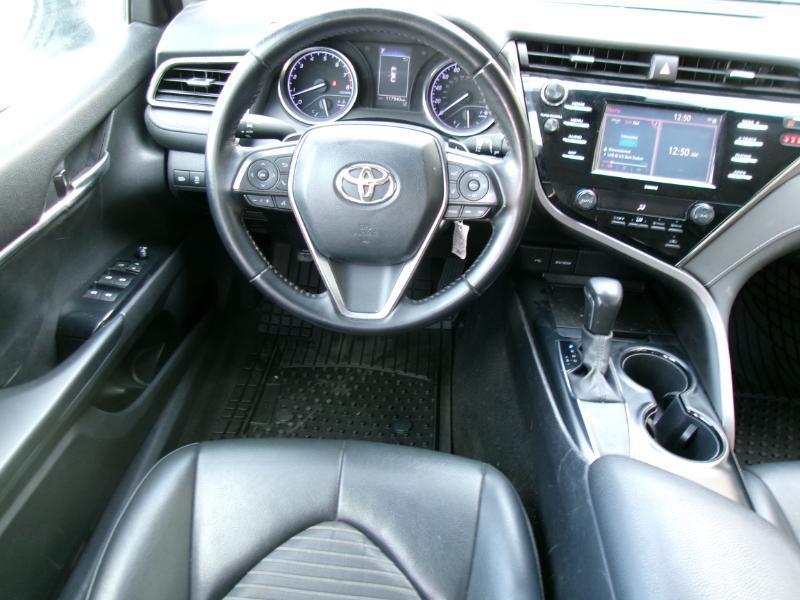 Toyota Camry SE 2020