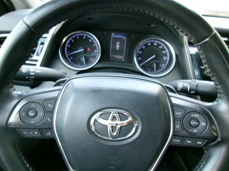 Toyota Camry SE 2020