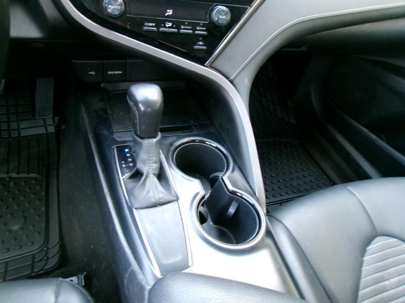 Toyota Camry SE 2020