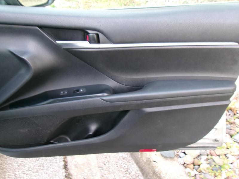 Toyota Camry SE 2020