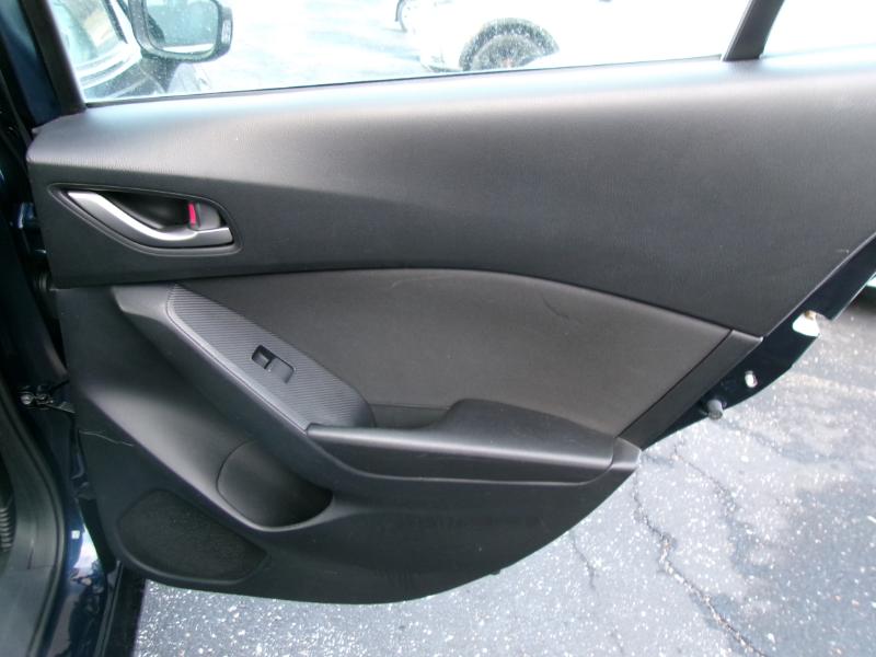 Mazda MAZDA3 i Sport AT 4-Door 2016