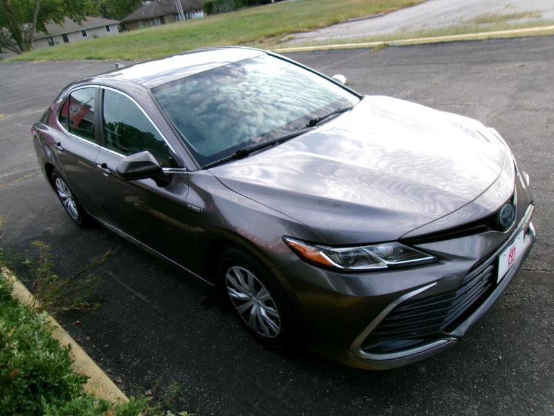 Toyota Camry Hybrid LE 2021