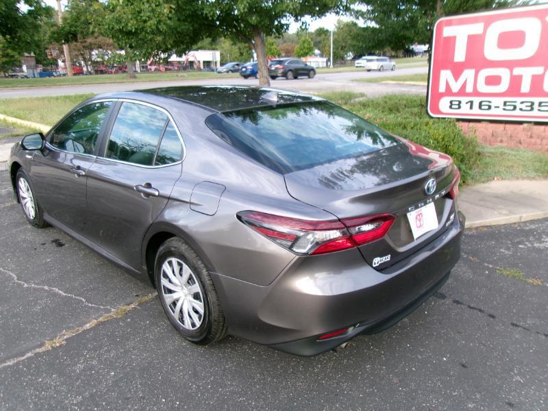Toyota Camry Hybrid LE 2021