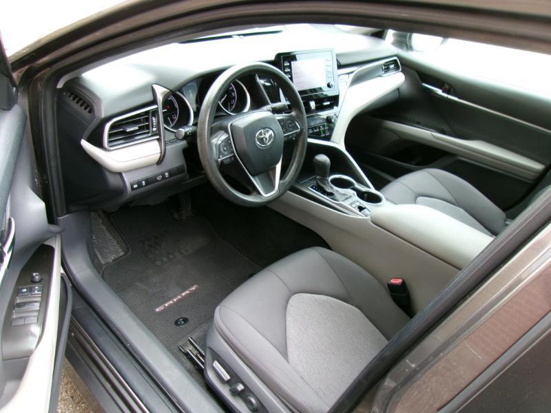 2021 Toyota Camry LE - Photo 9