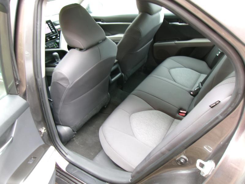 2021 Toyota Camry LE - Photo 18