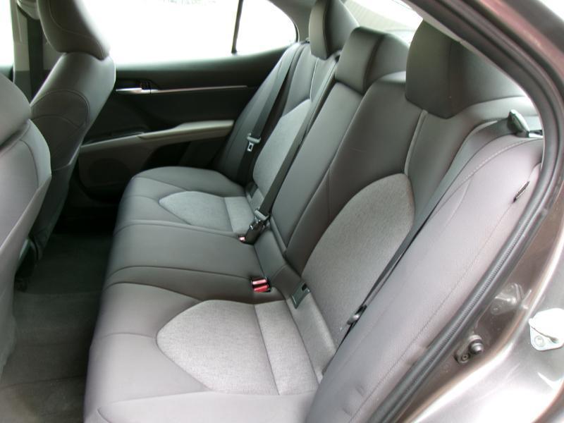2021 Toyota Camry LE - Photo 19