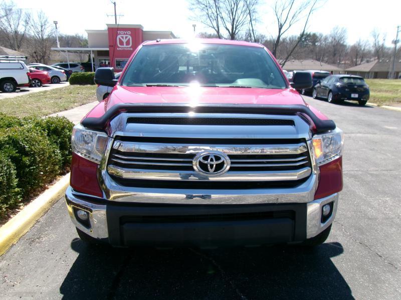 Toyota Tundra SR5 5.7L V8 Double Cab 4WD 2017