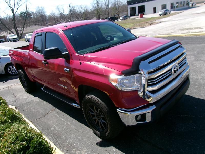 Toyota Tundra SR5 5.7L V8 Double Cab 4WD 2017