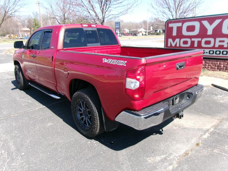 Toyota Tundra SR5 5.7L V8 Double Cab 4WD 2017