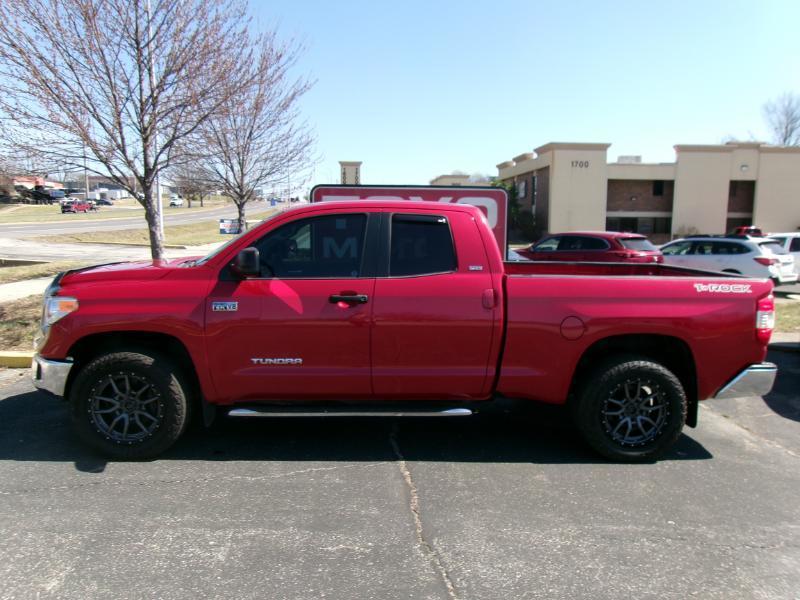 Toyota Tundra SR5 5.7L V8 Double Cab 4WD 2017