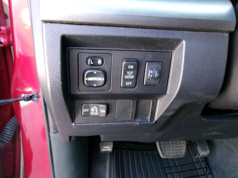 Toyota Tundra SR5 5.7L V8 Double Cab 4WD 2017