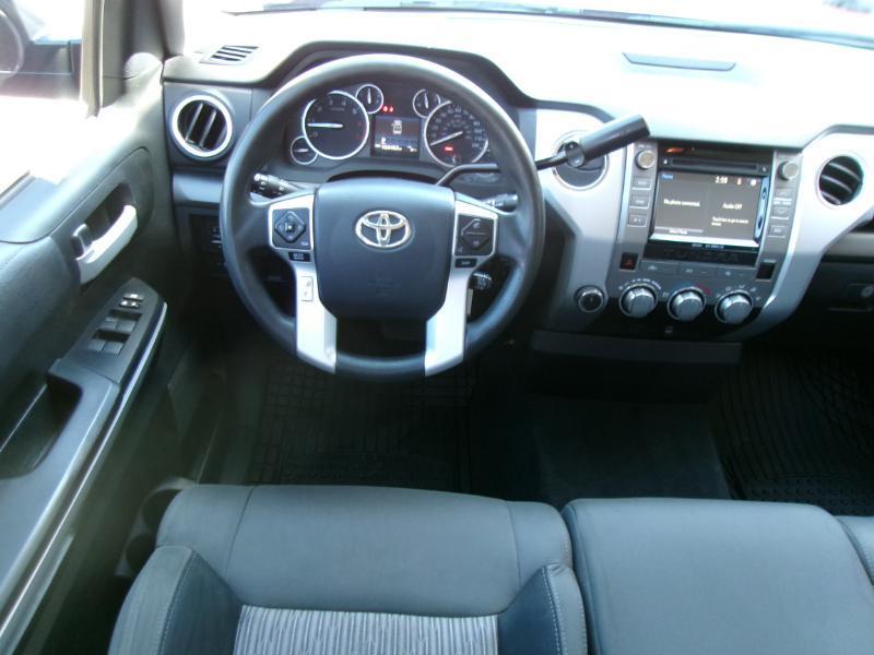 Toyota Tundra SR5 5.7L V8 Double Cab 4WD 2017