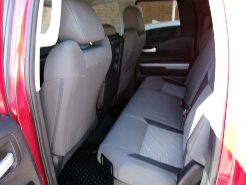 Toyota Tundra SR5 5.7L V8 Double Cab 4WD 2017