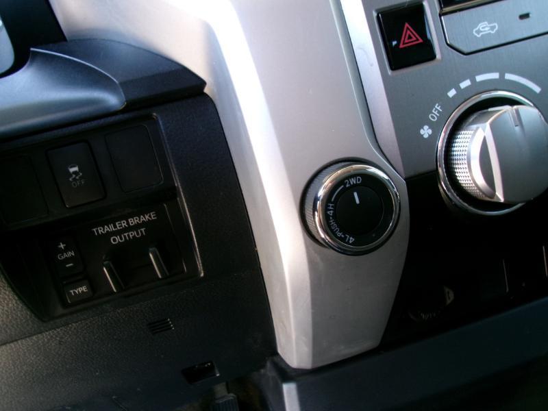 Toyota Tundra SR5 5.7L V8 Double Cab 4WD 2017