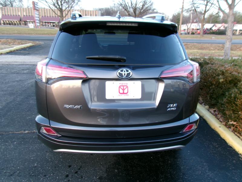 Toyota RAV4 XLE AWD 2018