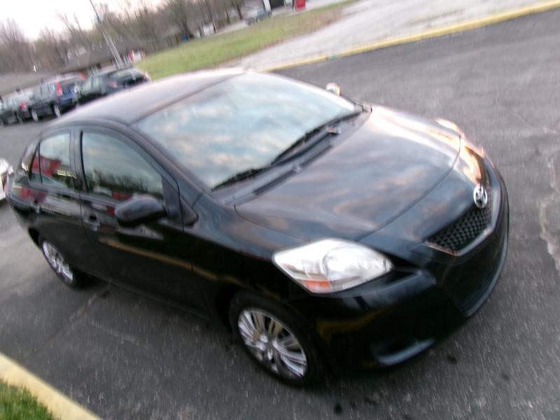 Toyota Yaris Sedan 4-Speed AT 2012