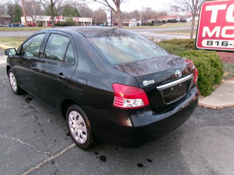 Toyota Yaris Sedan 4-Speed AT 2012