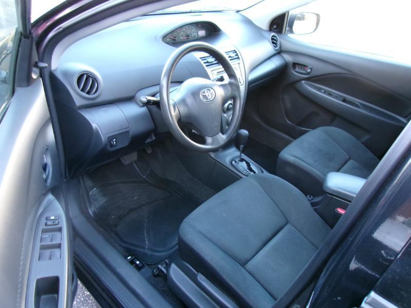 Toyota Yaris Sedan 4-Speed AT 2012
